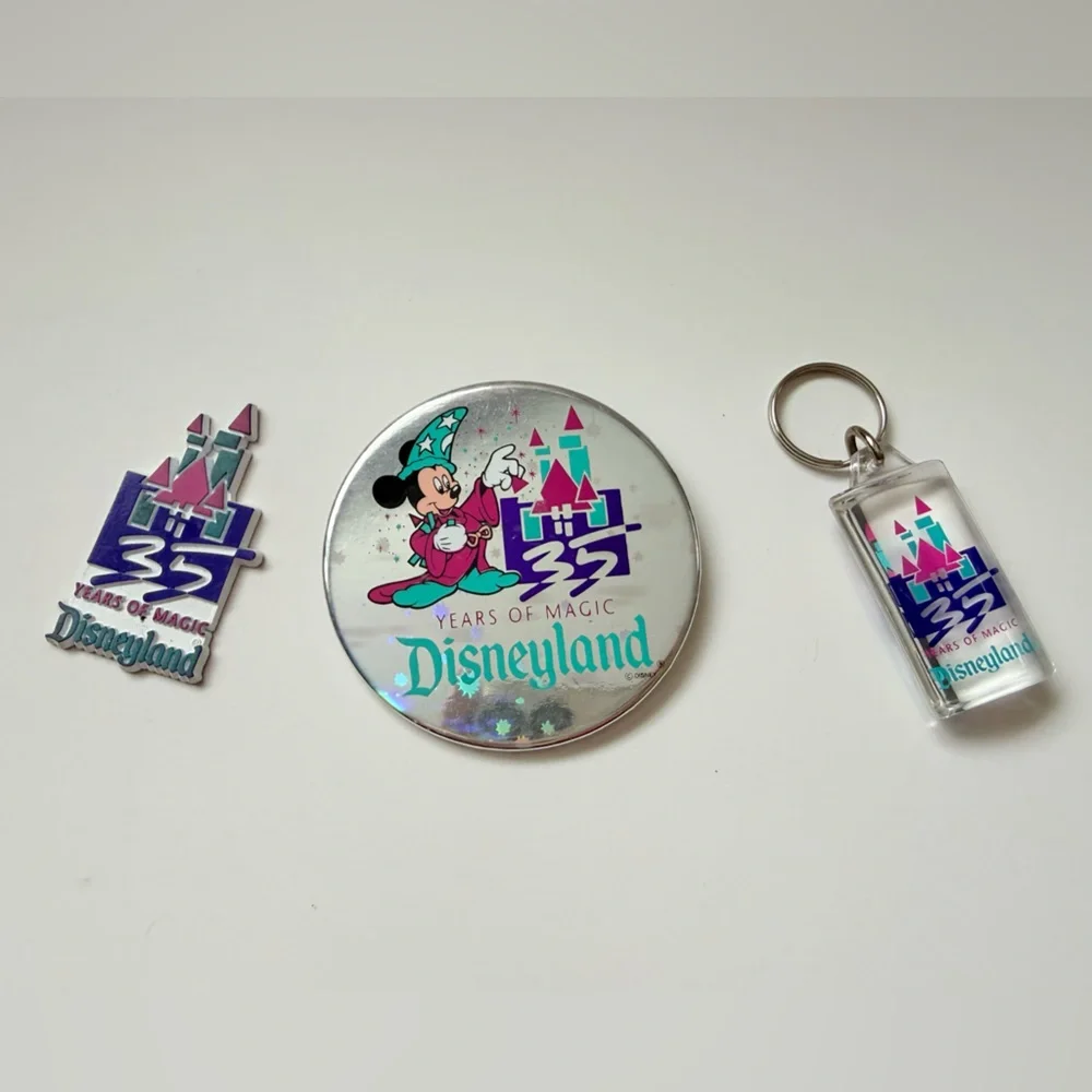 Vintage Disney Lot 35 Years of Magic Disneyland - Holographic Pin Button & more - Picture 1 of 10